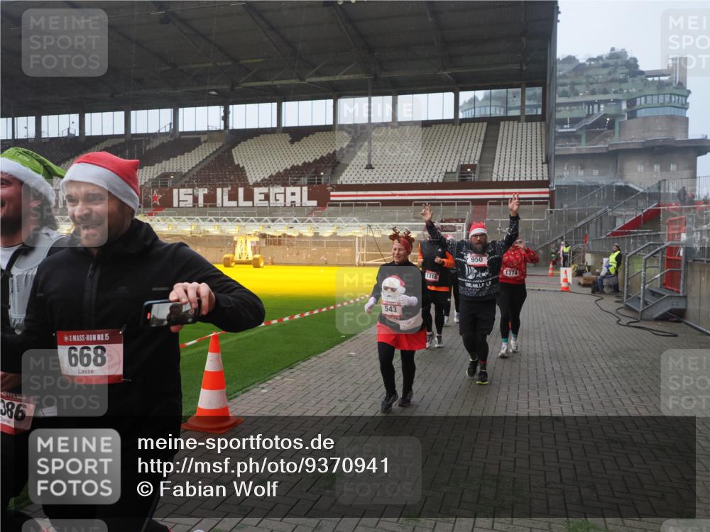 07.12.2025 - St. Pauli X-Mass-Run No. 15 Fabian Wolf http://msf.ph/oto/9370941 07.12.2025 10:05:25 Ziel 114, 543, 668, 950, 1121, 1316, 1374, 1481, 1661, 1761, 3186, 3386, 4036, 4556, 4558 meine-sportfotos.de