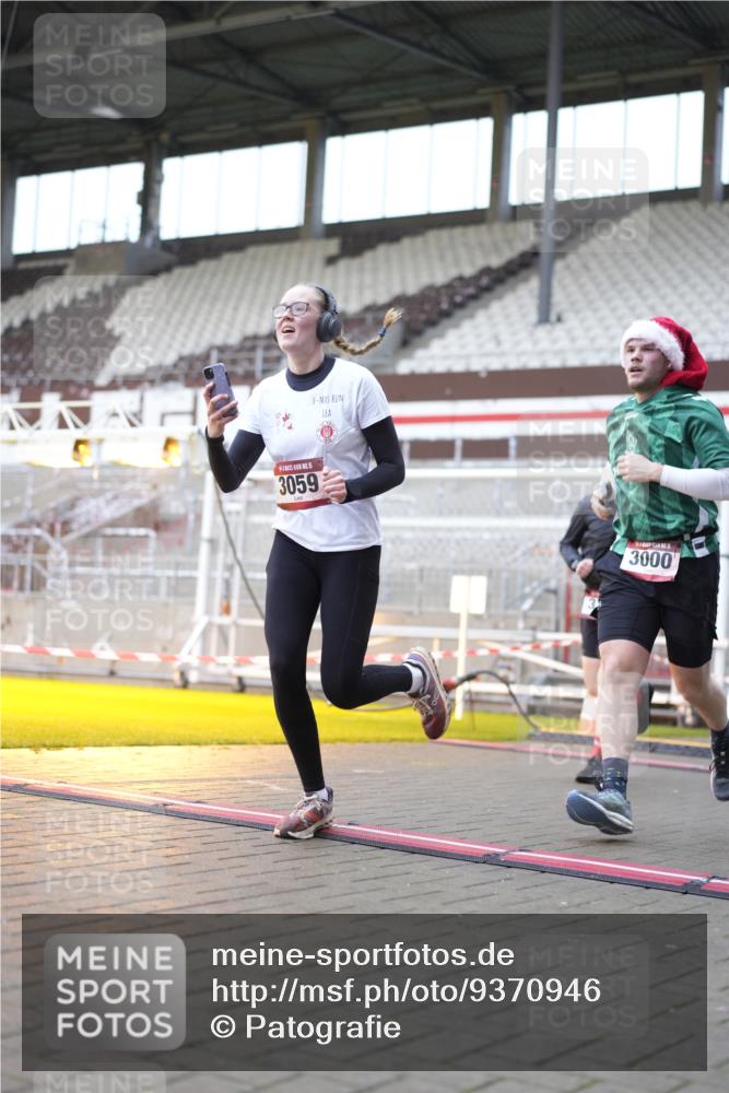 07.12.2025 - St. Pauli X-Mass-Run No. 15 Patografie http://msf.ph/oto/9370946 07.12.2025 11:37:45 Ziel 617, 1154, 1156, 3000, 3059, 3358 meine-sportfotos.de