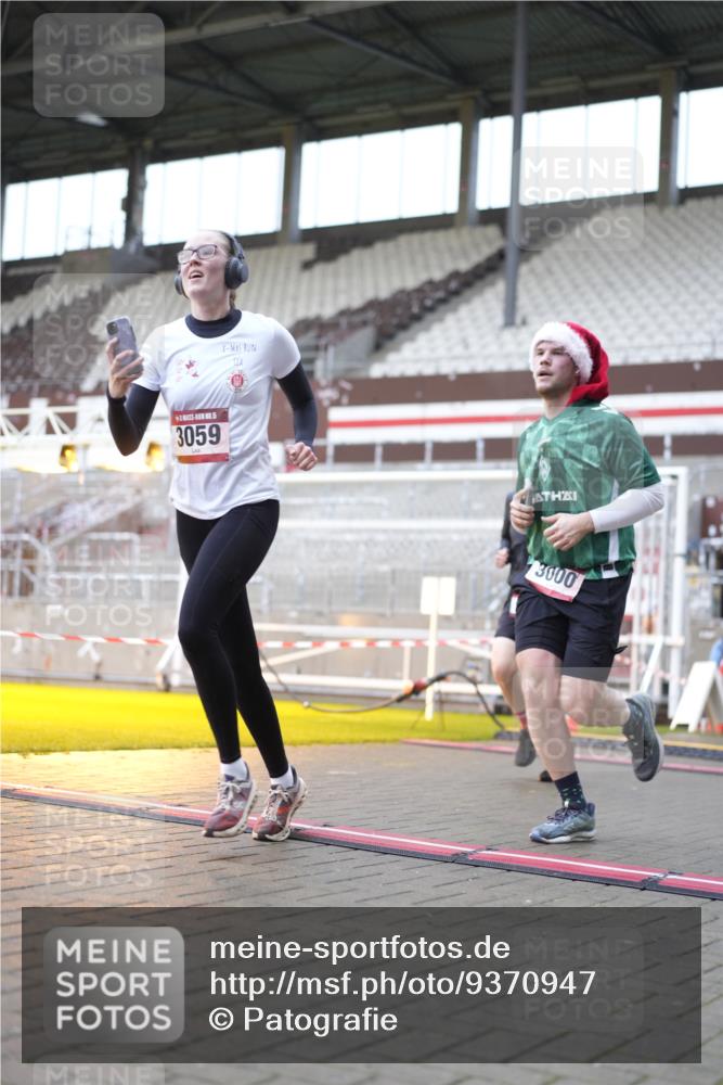 07.12.2025 - St. Pauli X-Mass-Run No. 15 Patografie http://msf.ph/oto/9370947 07.12.2025 11:37:45 Ziel 617, 1154, 1156, 3000, 3059, 3358 meine-sportfotos.de