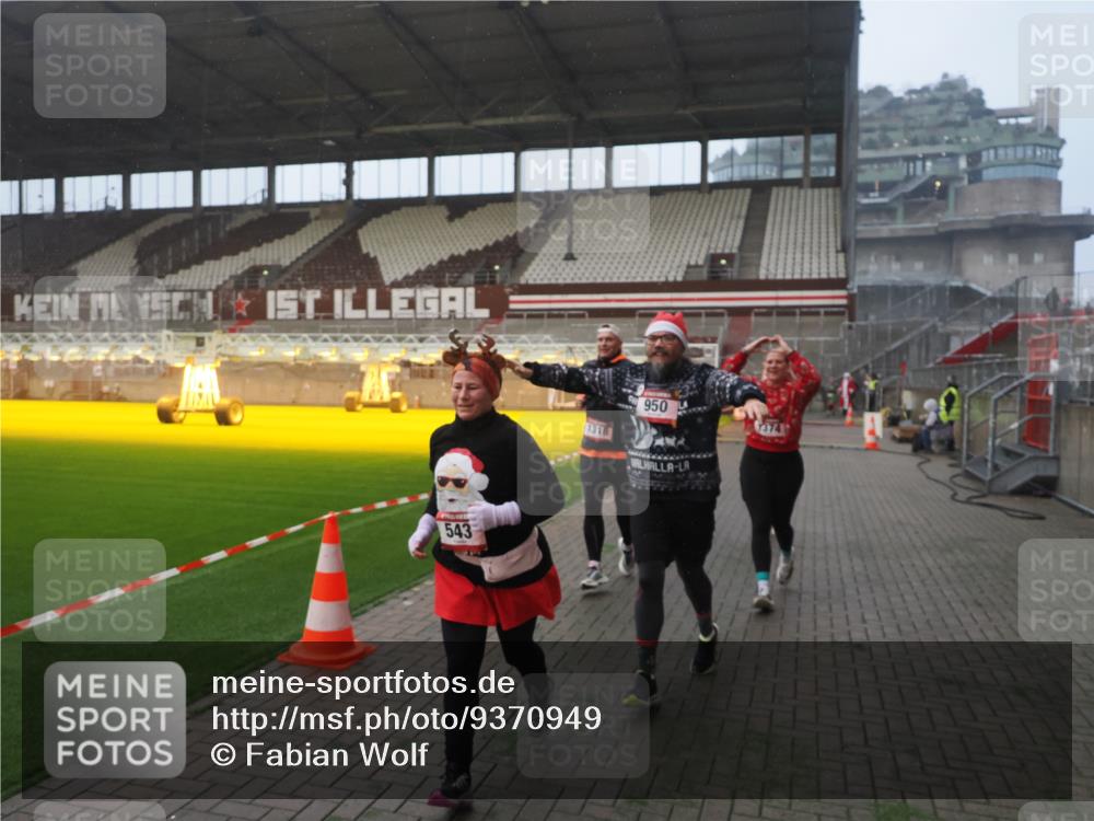 07.12.2025 - St. Pauli X-Mass-Run No. 15 Fabian Wolf http://msf.ph/oto/9370949 07.12.2025 10:05:26 Ziel 114, 543, 668, 950, 1121, 1316, 1374, 1481, 1661, 1761, 3186, 3386, 4036, 4556, 4558 meine-sportfotos.de