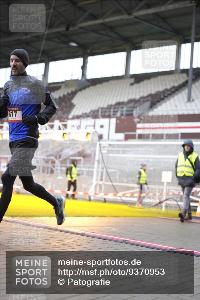 07.12.2025 - St. Pauli X-Mass-Run No. 15 Patografie http://msf.ph/oto/9370953 07.12.2025 11:37:49 Ziel 617, 3000, 3059, 3358 meine-sportfotos.de