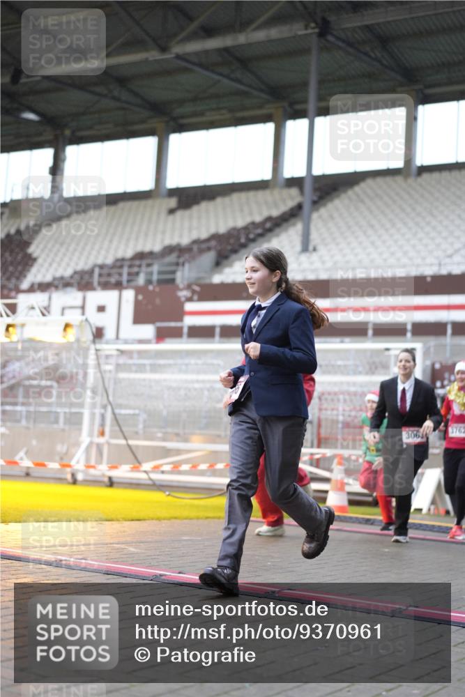 07.12.2025 - St. Pauli X-Mass-Run No. 15 Patografie http://msf.ph/oto/9370961 07.12.2025 11:38:07 Ziel 307, 2395, 2396, 2715, 3065, 3066, 3341, 3762, 3765 meine-sportfotos.de