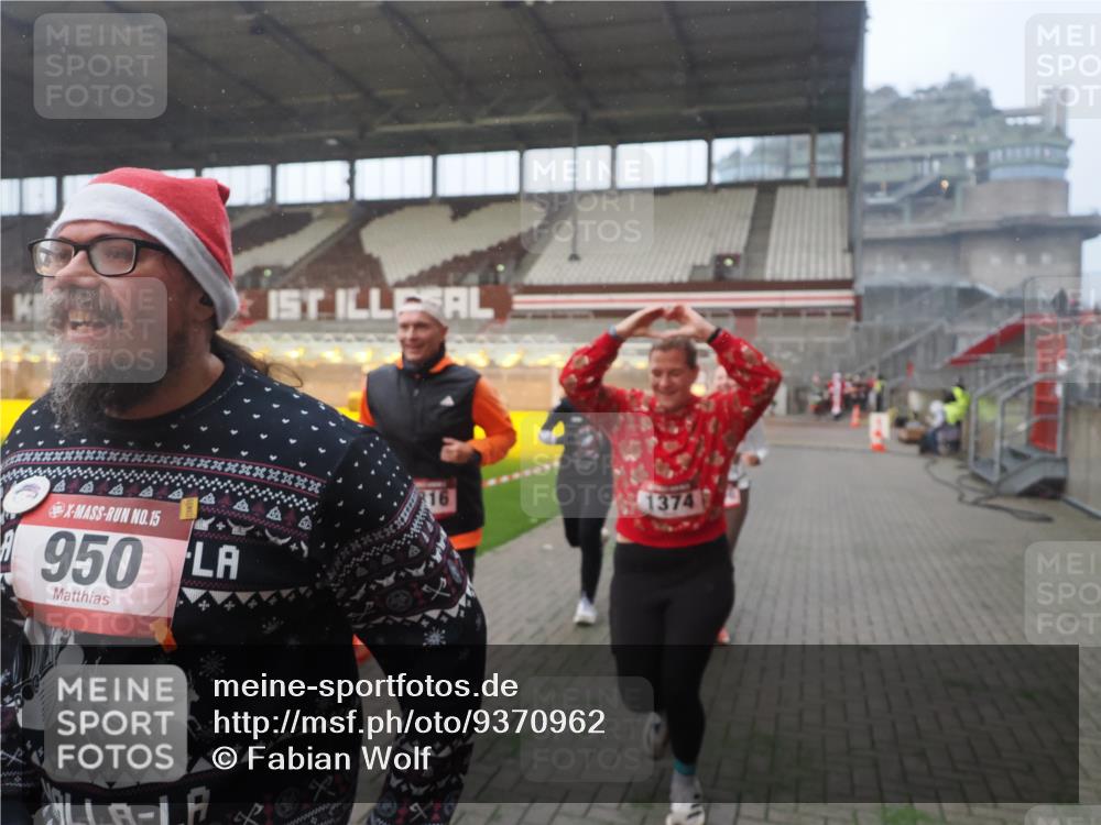07.12.2025 - St. Pauli X-Mass-Run No. 15 Fabian Wolf http://msf.ph/oto/9370962 07.12.2025 10:05:27 Ziel 114, 543, 668, 950, 1121, 1316, 1374, 1481, 1661, 1761, 3186, 3386, 4036, 4556, 4558 meine-sportfotos.de