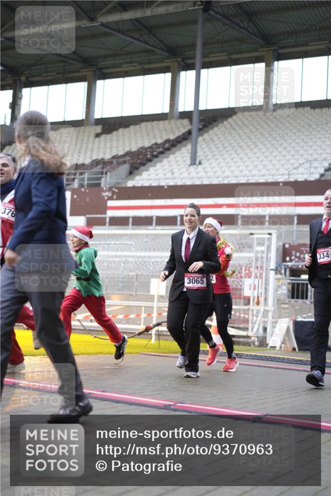 07.12.2025 - St. Pauli X-Mass-Run No. 15 Patografie http://msf.ph/oto/9370963 07.12.2025 11:38:08 Ziel 307, 2395, 2396, 2715, 3065, 3066, 3341, 3762, 3765 meine-sportfotos.de