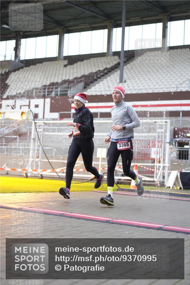 07.12.2025 - St. Pauli X-Mass-Run No. 15 Patografie http://msf.ph/oto/9370995 07.12.2025 11:38:33 Ziel 1318, 1601, 1605, 1606, 2099, 2815, 2816, 3365, 3367, 4821, 4822 meine-sportfotos.de