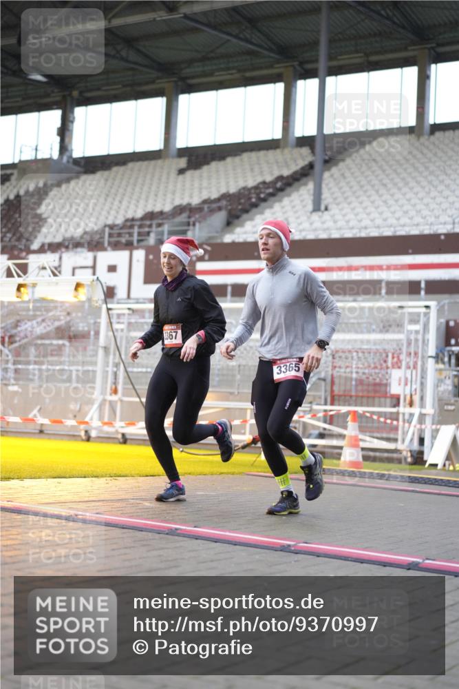 07.12.2025 - St. Pauli X-Mass-Run No. 15 Patografie http://msf.ph/oto/9370997 07.12.2025 11:38:33 Ziel 1318, 1601, 1605, 1606, 2099, 2815, 2816, 3365, 3367, 4821, 4822 meine-sportfotos.de