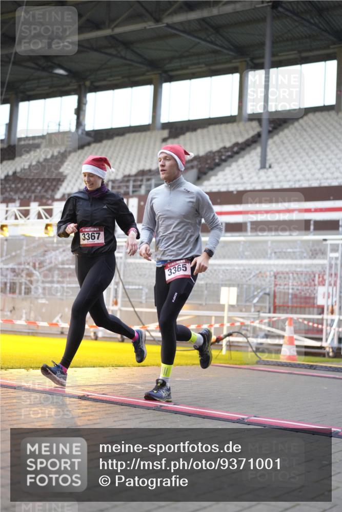 07.12.2025 - St. Pauli X-Mass-Run No. 15 Patografie http://msf.ph/oto/9371001 07.12.2025 11:38:33 Ziel 1318, 1601, 1605, 1606, 2099, 2815, 2816, 3365, 3367, 4821, 4822 meine-sportfotos.de