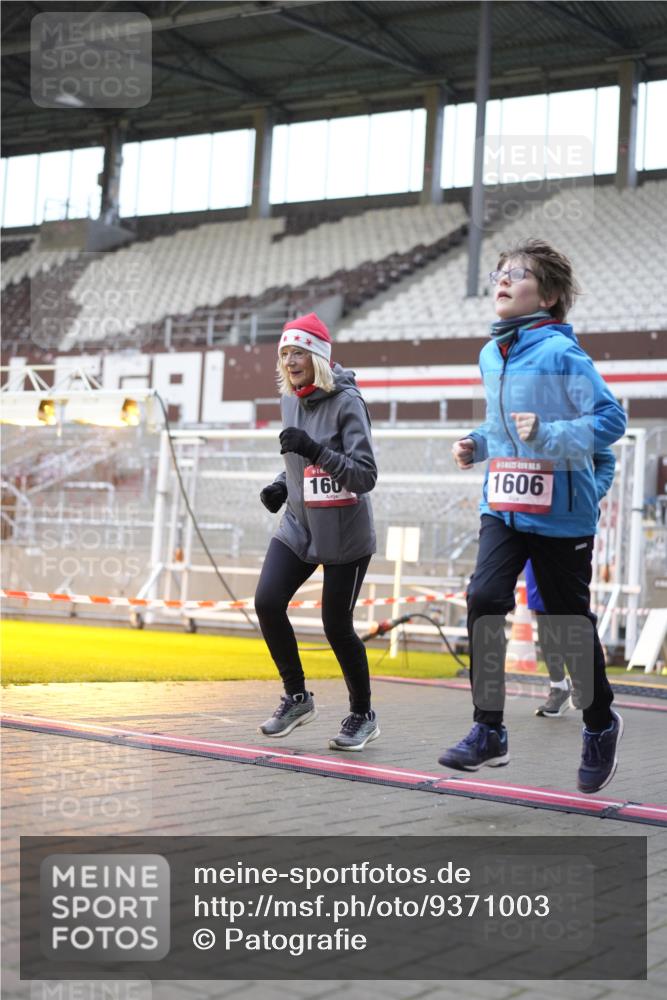 07.12.2025 - St. Pauli X-Mass-Run No. 15 Patografie http://msf.ph/oto/9371003 07.12.2025 11:38:36 Ziel 453, 1133, 1318, 1601, 1605, 1606, 2010, 2011, 2099, 2815, 2816, 3365, 3367, 3508, 4821, 4822 meine-sportfotos.de