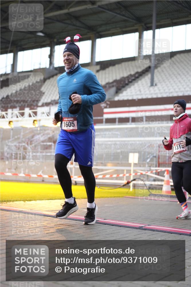 07.12.2025 - St. Pauli X-Mass-Run No. 15 Patografie http://msf.ph/oto/9371009 07.12.2025 11:38:37 Ziel 453, 1133, 1318, 1601, 1605, 1606, 2010, 2011, 2099, 2815, 2816, 3365, 3367, 3508, 4821, 4822 meine-sportfotos.de