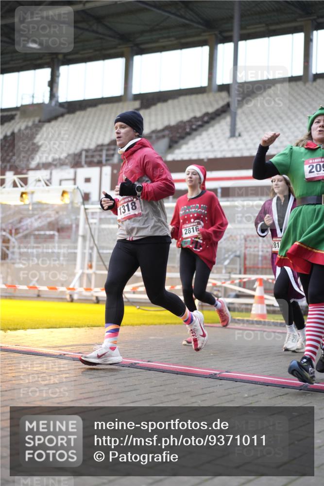07.12.2025 - St. Pauli X-Mass-Run No. 15 Patografie http://msf.ph/oto/9371011 07.12.2025 11:38:37 Ziel 453, 1133, 1318, 1601, 1605, 1606, 2010, 2011, 2099, 2815, 2816, 3365, 3367, 3508, 4821, 4822 meine-sportfotos.de