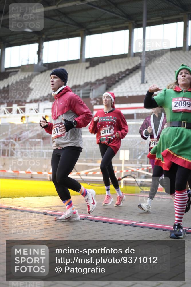 07.12.2025 - St. Pauli X-Mass-Run No. 15 Patografie http://msf.ph/oto/9371012 07.12.2025 11:38:37 Ziel 453, 1133, 1318, 1601, 1605, 1606, 2010, 2011, 2099, 2815, 2816, 3365, 3367, 3508, 4821, 4822 meine-sportfotos.de