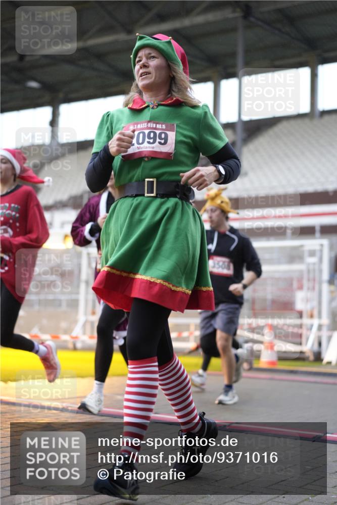 07.12.2025 - St. Pauli X-Mass-Run No. 15 Patografie http://msf.ph/oto/9371016 07.12.2025 11:38:38 Ziel 453, 1133, 1318, 1601, 1605, 1606, 2010, 2011, 2099, 2815, 2816, 3365, 3367, 3508, 4821, 4822 meine-sportfotos.de