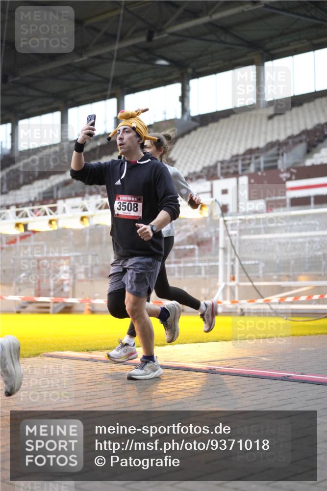 07.12.2025 - St. Pauli X-Mass-Run No. 15 Patografie http://msf.ph/oto/9371018 07.12.2025 11:38:39 Ziel 453, 1133, 1318, 1601, 1605, 1606, 2010, 2011, 2099, 2815, 2816, 3365, 3367, 3508, 4821, 4822 meine-sportfotos.de