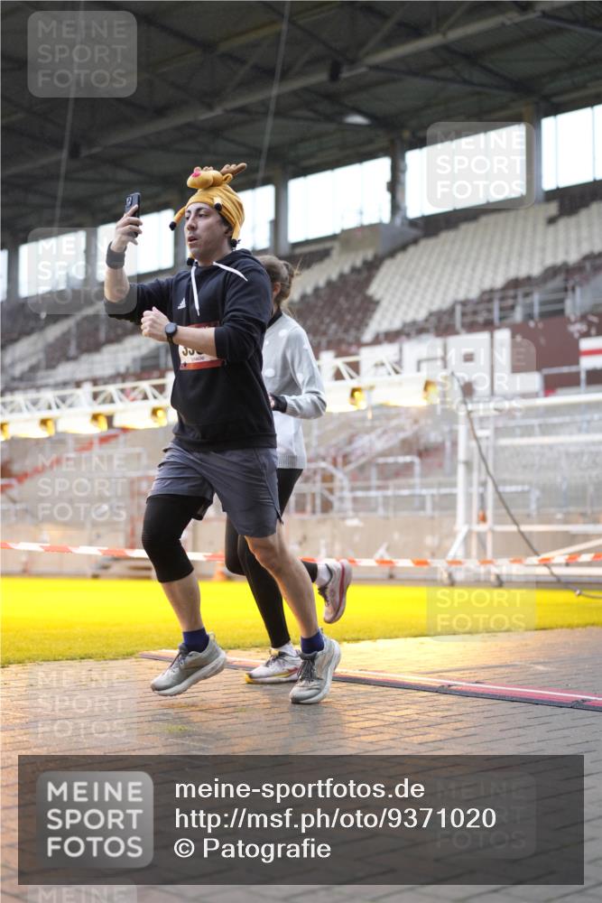 07.12.2025 - St. Pauli X-Mass-Run No. 15 Patografie http://msf.ph/oto/9371020 07.12.2025 11:38:39 Ziel 453, 1133, 1318, 1601, 1605, 1606, 2010, 2011, 2099, 2815, 2816, 3365, 3367, 3508, 4821, 4822 meine-sportfotos.de