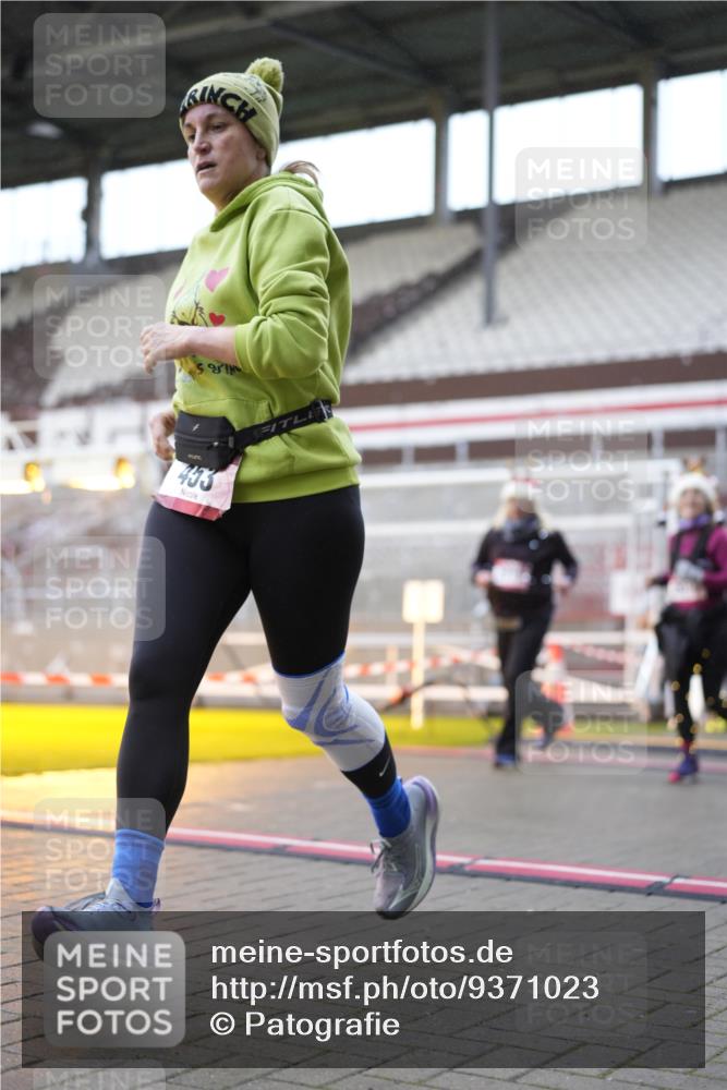 07.12.2025 - St. Pauli X-Mass-Run No. 15 Patografie http://msf.ph/oto/9371023 07.12.2025 11:38:40 Ziel 453, 1133, 1318, 1601, 1605, 1606, 2010, 2011, 2099, 2815, 2816, 3365, 3367, 3508, 4822 meine-sportfotos.de