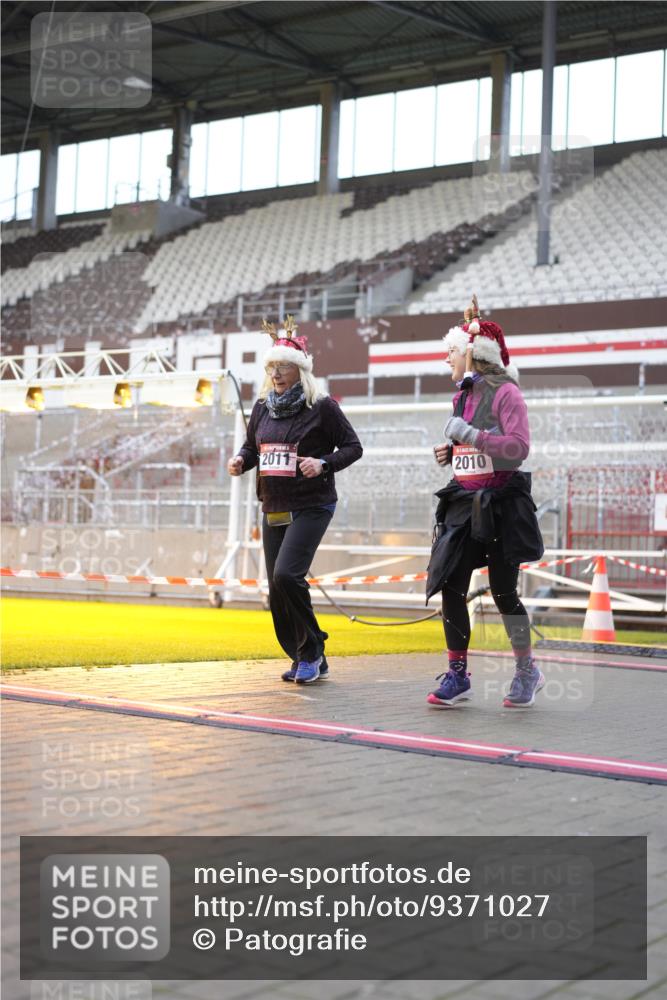 07.12.2025 - St. Pauli X-Mass-Run No. 15 Patografie http://msf.ph/oto/9371027 07.12.2025 11:38:41 Ziel 453, 729, 1133, 1318, 1601, 1605, 1606, 2010, 2011, 2099, 2815, 2816, 3365, 3367, 3508 meine-sportfotos.de