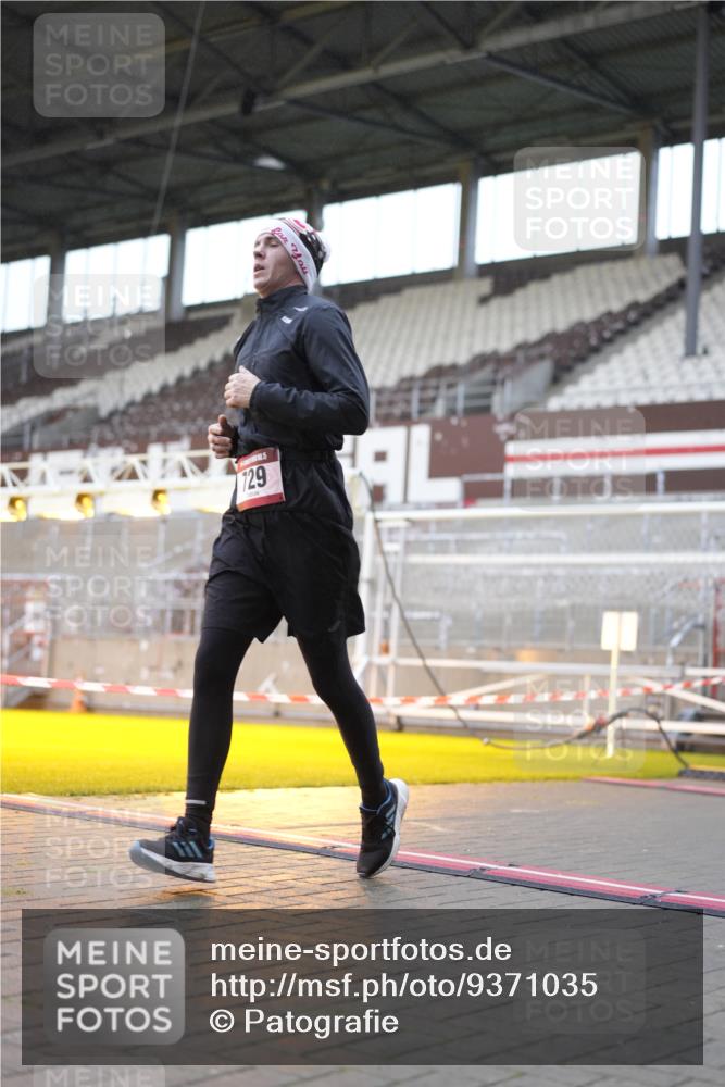 07.12.2025 - St. Pauli X-Mass-Run No. 15 Patografie http://msf.ph/oto/9371035 07.12.2025 11:38:46 Ziel 453, 729, 1133, 1318, 1601, 1605, 1606, 2010, 2011, 2099, 2815, 2816, 3365, 3367, 3508 meine-sportfotos.de