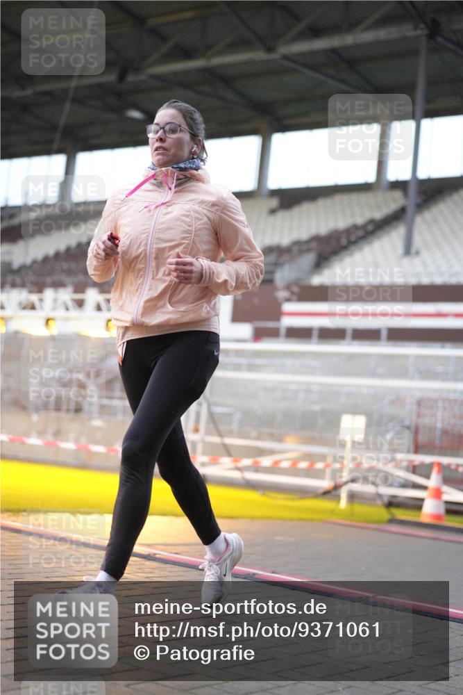 07.12.2025 - St. Pauli X-Mass-Run No. 15 Patografie http://msf.ph/oto/9371061 07.12.2025 11:39:16 Ziel 2057, 2225, 2226, 2978 meine-sportfotos.de