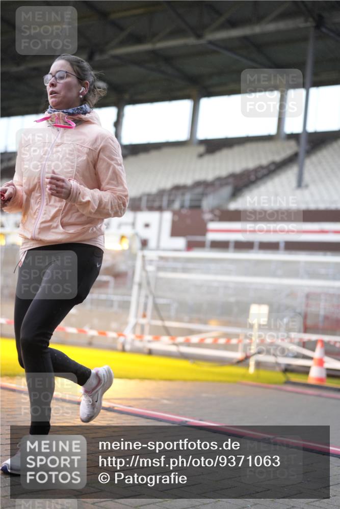 07.12.2025 - St. Pauli X-Mass-Run No. 15 Patografie http://msf.ph/oto/9371063 07.12.2025 11:39:16 Ziel 2057, 2225, 2226, 2978 meine-sportfotos.de