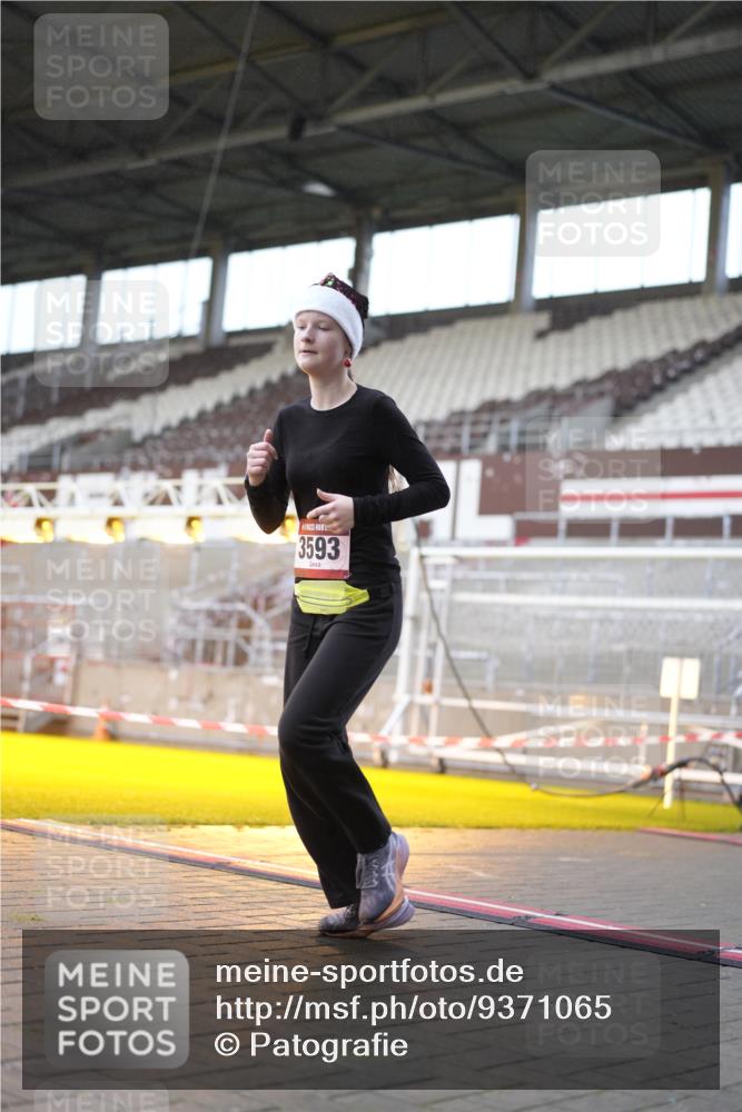 07.12.2025 - St. Pauli X-Mass-Run No. 15 Patografie http://msf.ph/oto/9371065 07.12.2025 11:39:23 Ziel 2057, 2978, 3593 meine-sportfotos.de