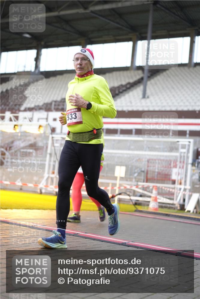 07.12.2025 - St. Pauli X-Mass-Run No. 15 Patografie http://msf.ph/oto/9371075 07.12.2025 11:39:41 Ziel 12, 533, 2561, 3362 meine-sportfotos.de