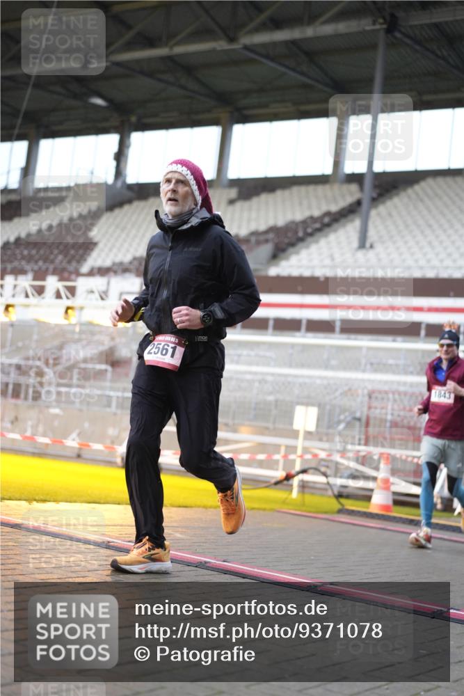 07.12.2025 - St. Pauli X-Mass-Run No. 15 Patografie http://msf.ph/oto/9371078 07.12.2025 11:39:46 Ziel 12, 533, 1838, 1843, 2031, 2561, 3362 meine-sportfotos.de