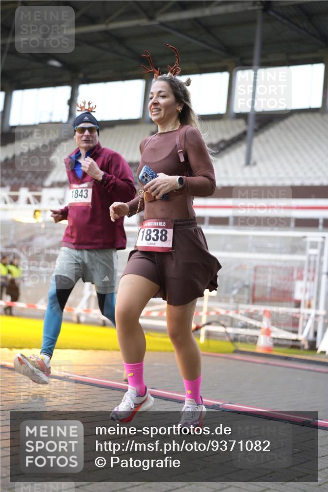 07.12.2025 - St. Pauli X-Mass-Run No. 15 Patografie http://msf.ph/oto/9371082 07.12.2025 11:39:47 Ziel 533, 1838, 1843, 2031, 2561, 3362 meine-sportfotos.de