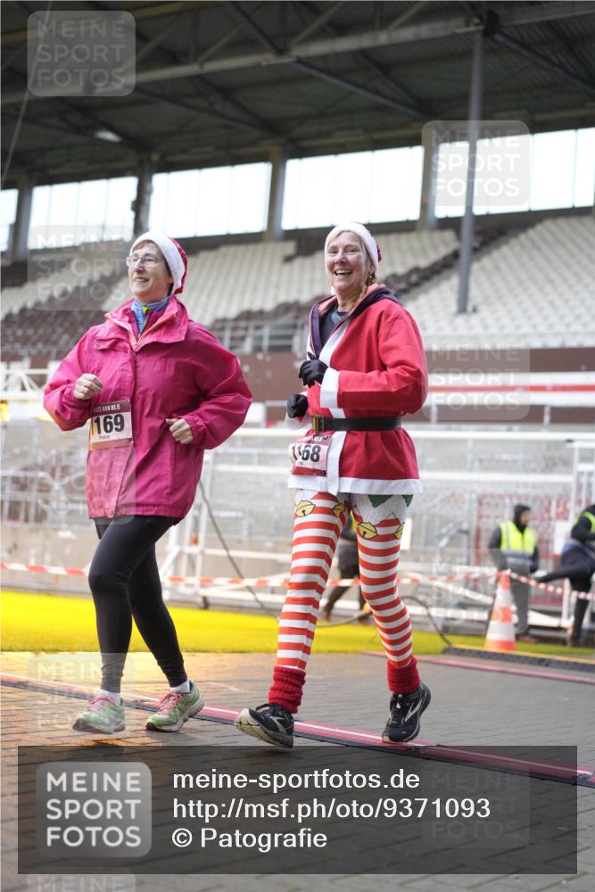 07.12.2025 - St. Pauli X-Mass-Run No. 15 Patografie http://msf.ph/oto/9371093 07.12.2025 11:39:58 Ziel 1168, 1169, 1533, 1838, 1843, 2031, 2561 meine-sportfotos.de