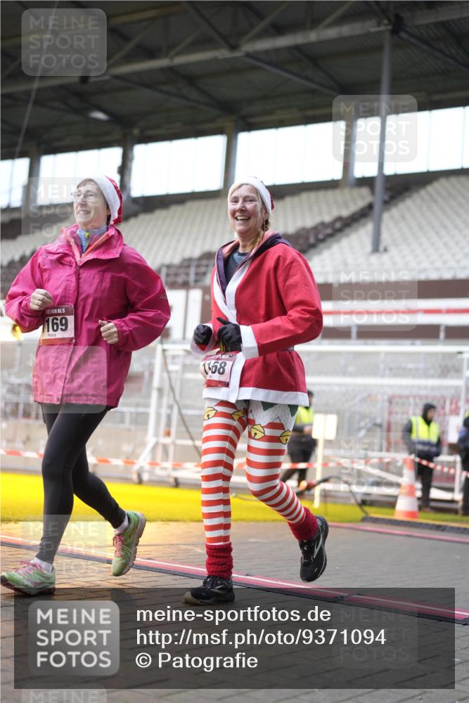 07.12.2025 - St. Pauli X-Mass-Run No. 15 Patografie http://msf.ph/oto/9371094 07.12.2025 11:39:58 Ziel 1168, 1169, 1533, 1838, 1843, 2031, 2561 meine-sportfotos.de