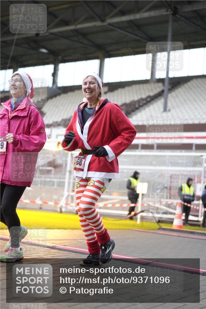 07.12.2025 - St. Pauli X-Mass-Run No. 15 Patografie http://msf.ph/oto/9371096 07.12.2025 11:39:59 Ziel 1168, 1169, 1533, 1838, 1843, 2031, 2561 meine-sportfotos.de