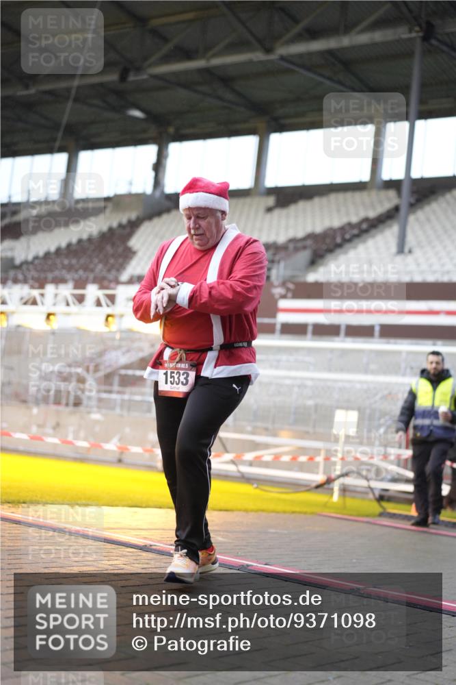07.12.2025 - St. Pauli X-Mass-Run No. 15 Patografie http://msf.ph/oto/9371098 07.12.2025 11:40:02 Ziel 1168, 1169, 1533, 1838, 1843, 2031 meine-sportfotos.de