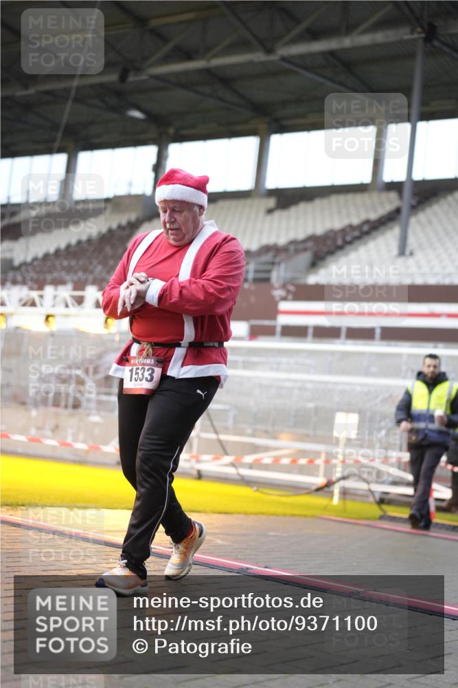 07.12.2025 - St. Pauli X-Mass-Run No. 15 Patografie http://msf.ph/oto/9371100 07.12.2025 11:40:02 Ziel 1168, 1169, 1533, 1838, 1843, 2031 meine-sportfotos.de