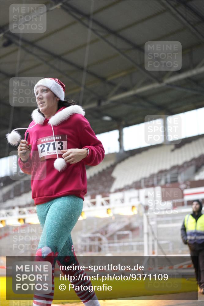 07.12.2025 - St. Pauli X-Mass-Run No. 15 Patografie http://msf.ph/oto/9371109 07.12.2025 11:40:21 Ziel 1756, 2144, 2713, 3554, 3824, 3825, 3850 meine-sportfotos.de