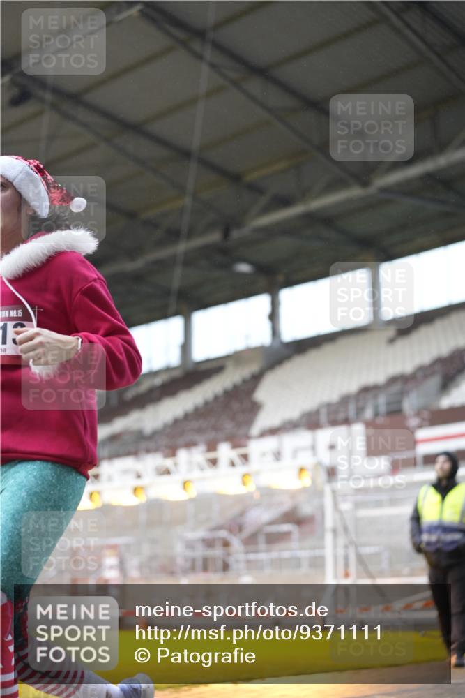 07.12.2025 - St. Pauli X-Mass-Run No. 15 Patografie http://msf.ph/oto/9371111 07.12.2025 11:40:21 Ziel 1756, 2144, 2713, 3554, 3824, 3825, 3850 meine-sportfotos.de