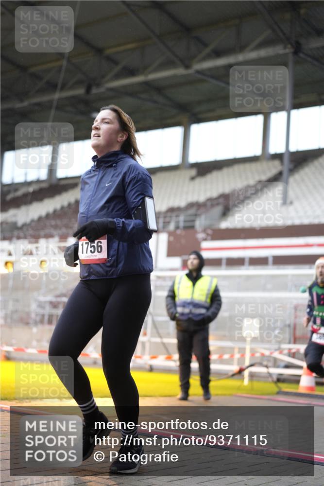 07.12.2025 - St. Pauli X-Mass-Run No. 15 Patografie http://msf.ph/oto/9371115 07.12.2025 11:40:22 Ziel 1756, 2144, 2713, 3554, 3824, 3825, 3850 meine-sportfotos.de