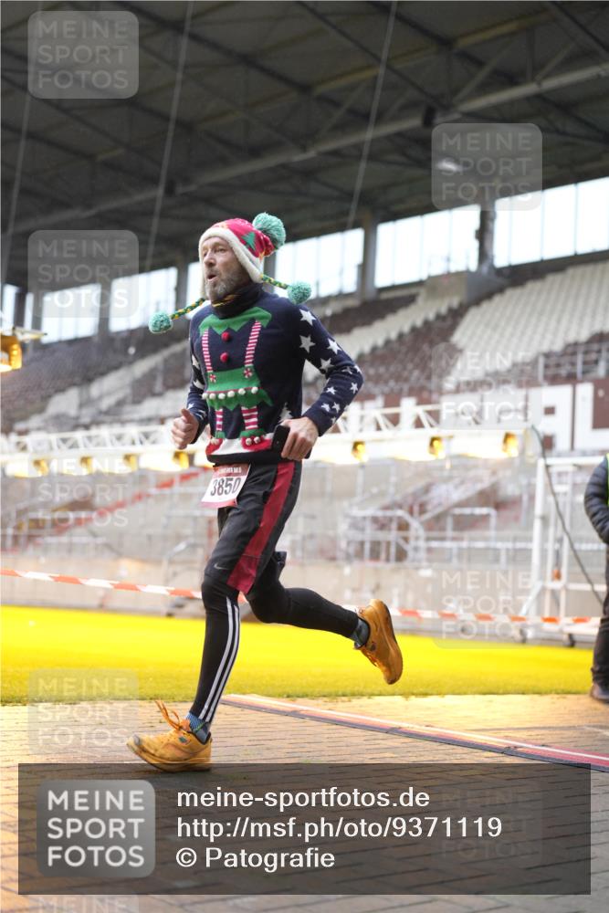 07.12.2025 - St. Pauli X-Mass-Run No. 15 Patografie http://msf.ph/oto/9371119 07.12.2025 11:40:24 Ziel 1756, 2144, 2713, 3554, 3824, 3825, 3850 meine-sportfotos.de