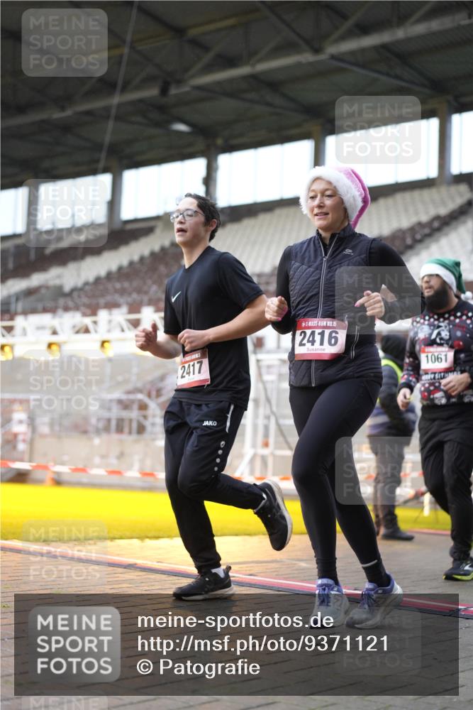 07.12.2025 - St. Pauli X-Mass-Run No. 15 Patografie http://msf.ph/oto/9371121 07.12.2025 11:40:30 Ziel 52, 1061, 1756, 2144, 2416, 2417, 2713, 3554, 3824, 3825, 3850 meine-sportfotos.de