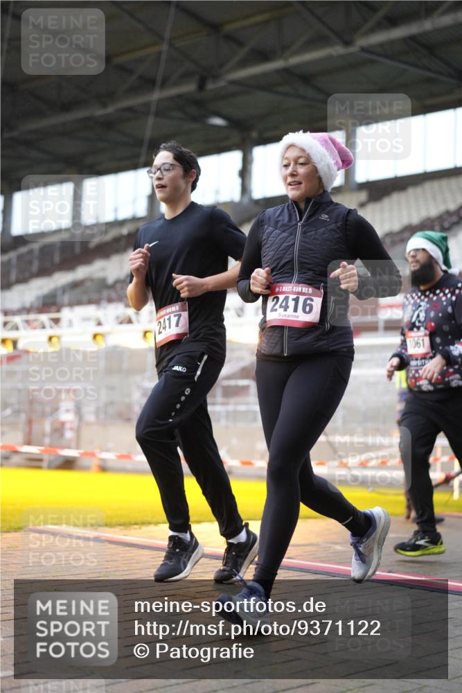 07.12.2025 - St. Pauli X-Mass-Run No. 15 Patografie http://msf.ph/oto/9371122 07.12.2025 11:40:30 Ziel 52, 1061, 1756, 2144, 2416, 2417, 2713, 3554, 3824, 3825, 3850 meine-sportfotos.de