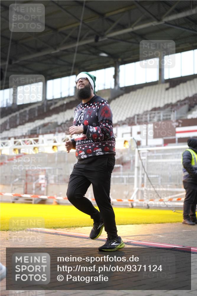 07.12.2025 - St. Pauli X-Mass-Run No. 15 Patografie http://msf.ph/oto/9371124 07.12.2025 11:40:31 Ziel 52, 1061, 1756, 2144, 2416, 2417, 2713, 3554, 3824, 3825, 3850 meine-sportfotos.de