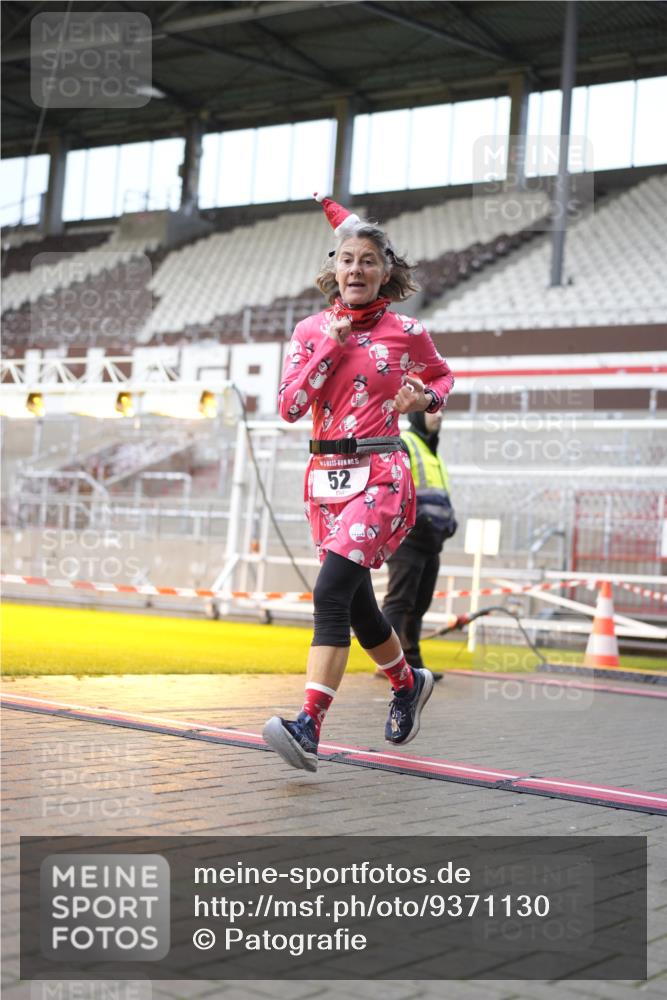 07.12.2025 - St. Pauli X-Mass-Run No. 15 Patografie http://msf.ph/oto/9371130 07.12.2025 11:40:36 Ziel 52, 726, 727, 1061, 1756, 2199, 2416, 2417, 2865, 3850 meine-sportfotos.de