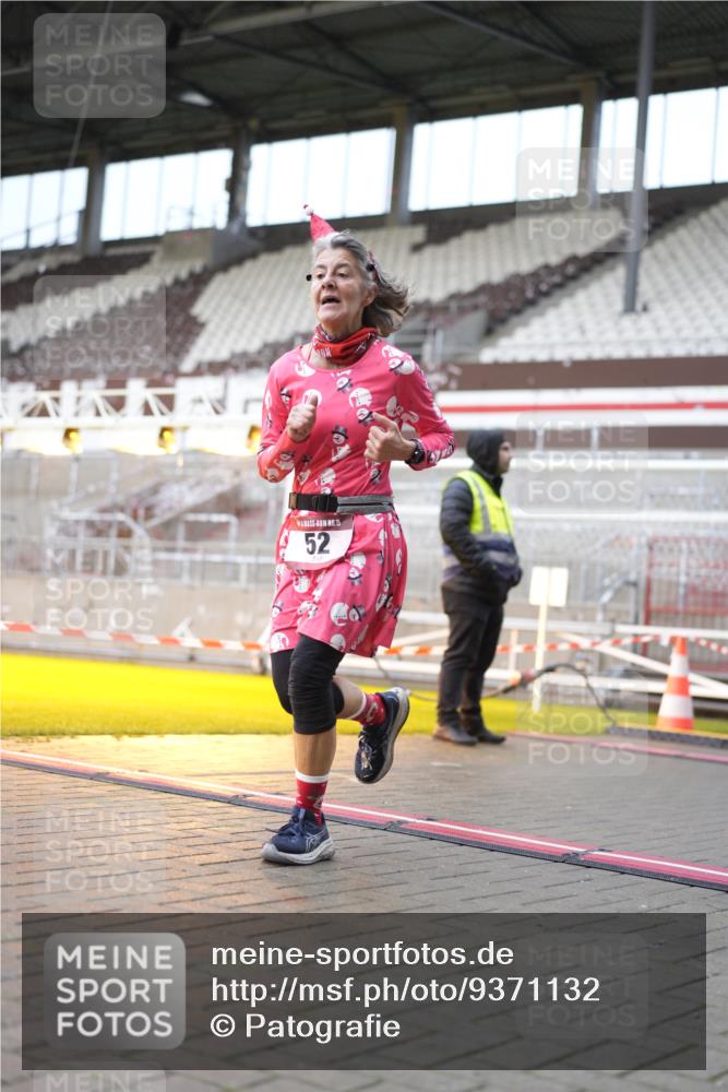 07.12.2025 - St. Pauli X-Mass-Run No. 15 Patografie http://msf.ph/oto/9371132 07.12.2025 11:40:36 Ziel 52, 726, 727, 1061, 1756, 2199, 2416, 2417, 2865, 3850 meine-sportfotos.de