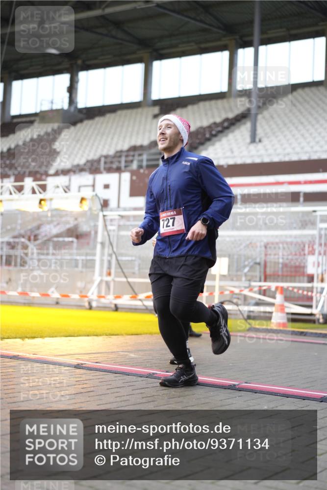 07.12.2025 - St. Pauli X-Mass-Run No. 15 Patografie http://msf.ph/oto/9371134 07.12.2025 11:40:38 Ziel 52, 726, 727, 1061, 1277, 2199, 2416, 2417, 2865, 2976, 3850 meine-sportfotos.de