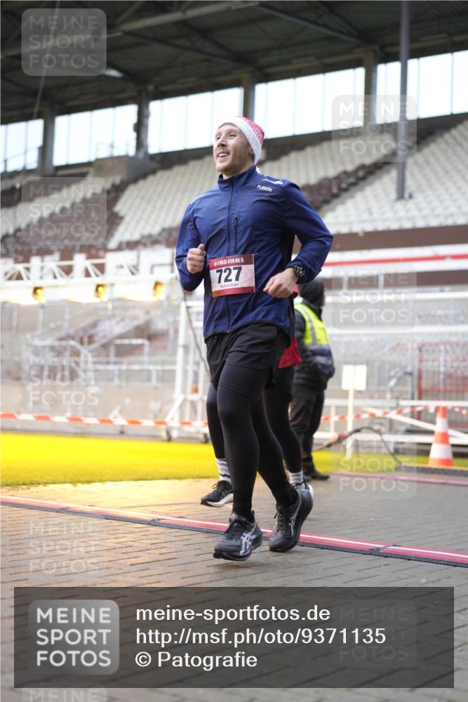 07.12.2025 - St. Pauli X-Mass-Run No. 15 Patografie http://msf.ph/oto/9371135 07.12.2025 11:40:38 Ziel 52, 726, 727, 1061, 1277, 2199, 2416, 2417, 2865, 2976, 3850 meine-sportfotos.de
