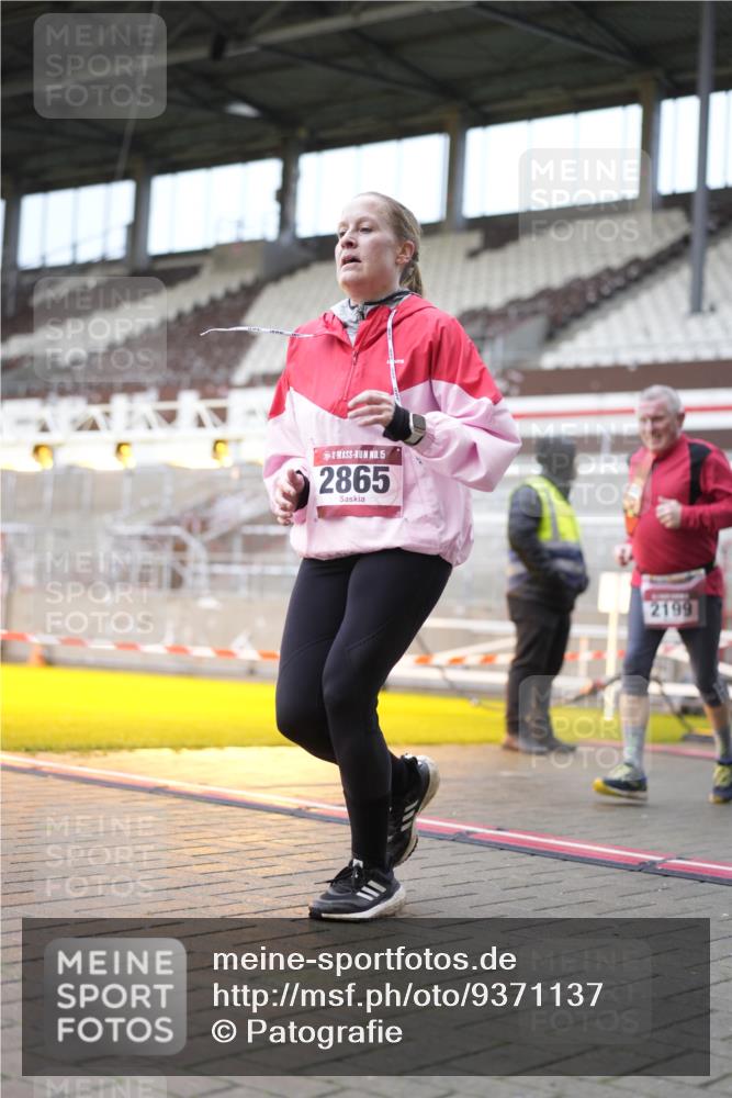 07.12.2025 - St. Pauli X-Mass-Run No. 15 Patografie http://msf.ph/oto/9371137 07.12.2025 11:40:40 Ziel 52, 726, 727, 1061, 1277, 2199, 2416, 2417, 2865, 2976, 3592, 4608 meine-sportfotos.de