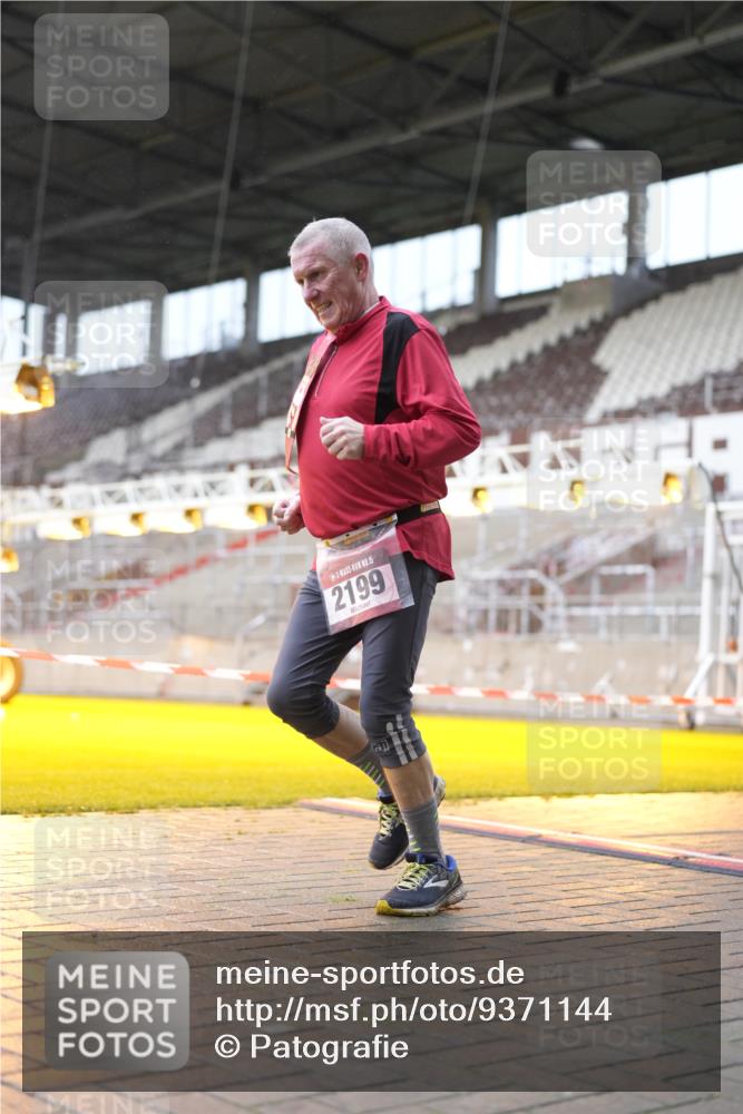 07.12.2025 - St. Pauli X-Mass-Run No. 15 Patografie http://msf.ph/oto/9371144 07.12.2025 11:40:41 Ziel 52, 726, 727, 1061, 1277, 2199, 2416, 2417, 2865, 2976, 3592, 3619, 4608 meine-sportfotos.de