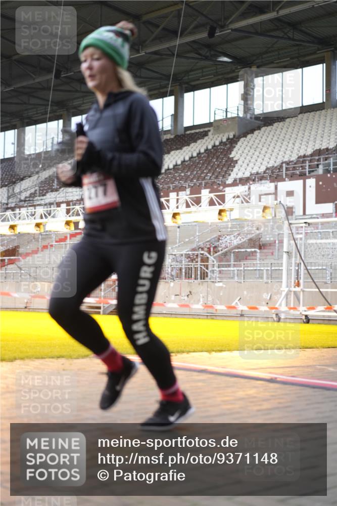 07.12.2025 - St. Pauli X-Mass-Run No. 15 Patografie http://msf.ph/oto/9371148 07.12.2025 11:40:42 Ziel 52, 726, 727, 1061, 1277, 2199, 2416, 2417, 2865, 2976, 3592, 3619, 4608 meine-sportfotos.de
