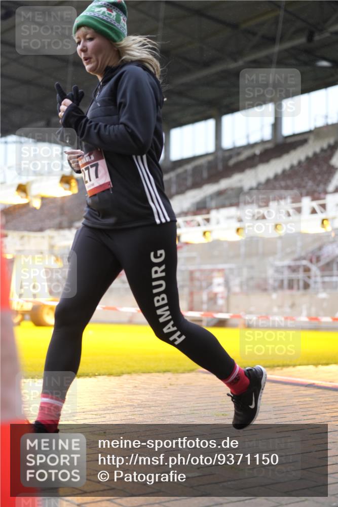 07.12.2025 - St. Pauli X-Mass-Run No. 15 Patografie http://msf.ph/oto/9371150 07.12.2025 11:40:42 Ziel 52, 726, 727, 1061, 1277, 2199, 2416, 2417, 2865, 2976, 3592, 3619, 4608 meine-sportfotos.de