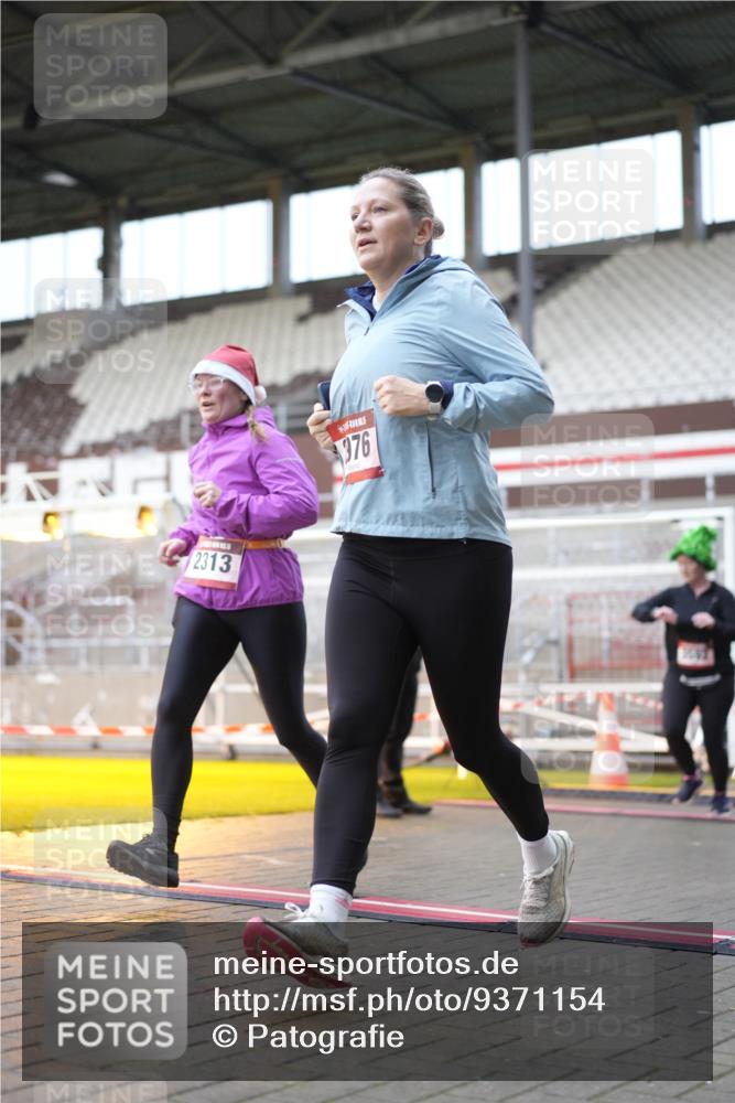 07.12.2025 - St. Pauli X-Mass-Run No. 15 Patografie http://msf.ph/oto/9371154 07.12.2025 11:40:43 Ziel 52, 726, 727, 1061, 1277, 2199, 2294, 2416, 2417, 2425, 2865, 2976, 3592, 3619, 4608 meine-sportfotos.de