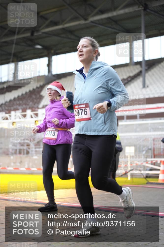 07.12.2025 - St. Pauli X-Mass-Run No. 15 Patografie http://msf.ph/oto/9371156 07.12.2025 11:40:43 Ziel 52, 726, 727, 1061, 1277, 2199, 2294, 2416, 2417, 2425, 2865, 2976, 3592, 3619, 4608 meine-sportfotos.de