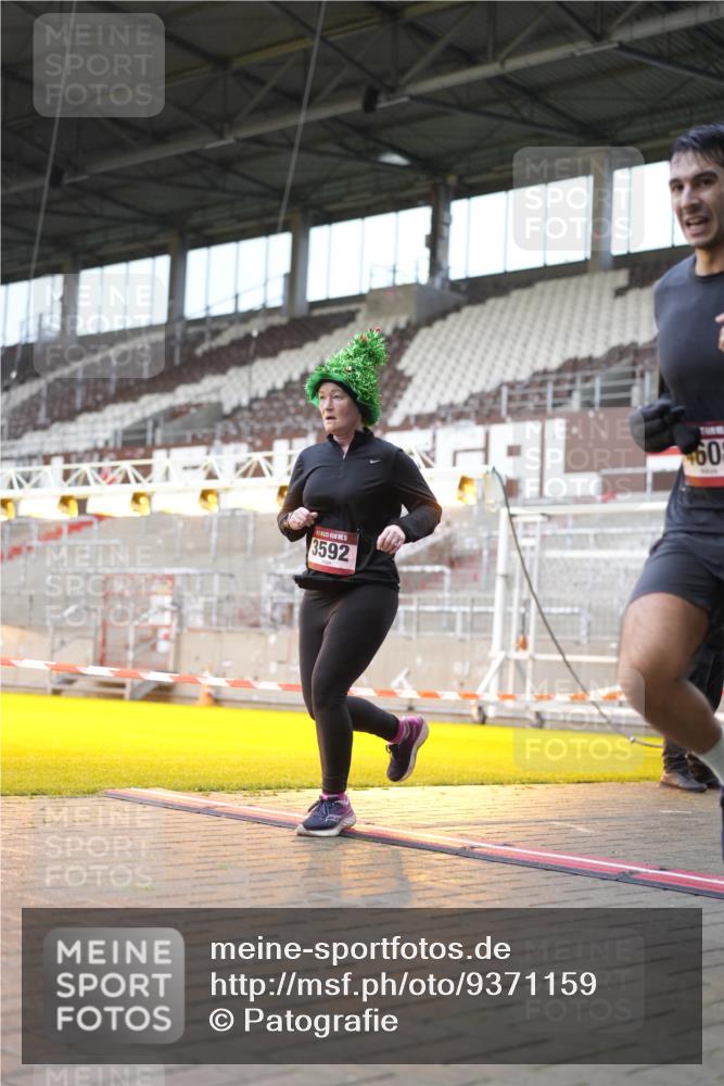 07.12.2025 - St. Pauli X-Mass-Run No. 15 Patografie http://msf.ph/oto/9371159 07.12.2025 11:40:45 Ziel 52, 726, 727, 1061, 1277, 2199, 2294, 2416, 2417, 2425, 2865, 2947, 2976, 3259, 3592, 3619, 4608 meine-sportfotos.de